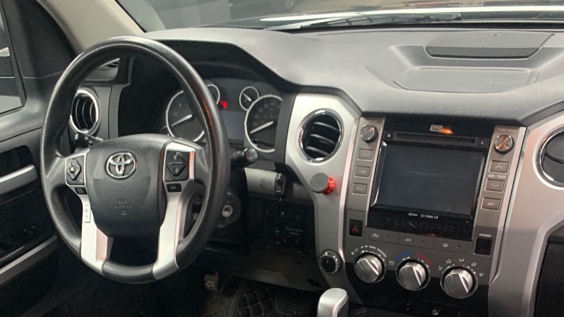 成都16年丰田坦途3