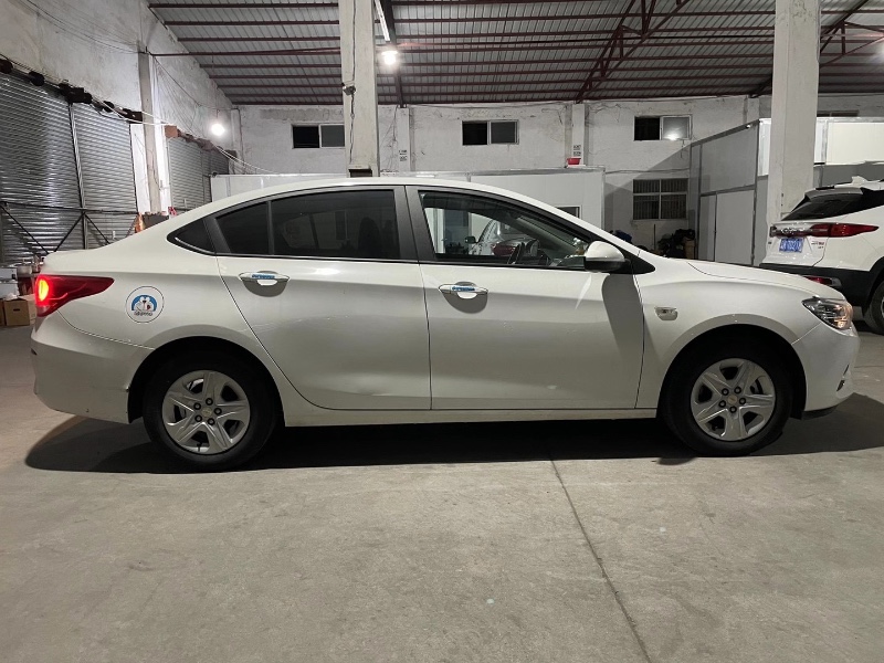 中山19年雪佛兰科沃兹5