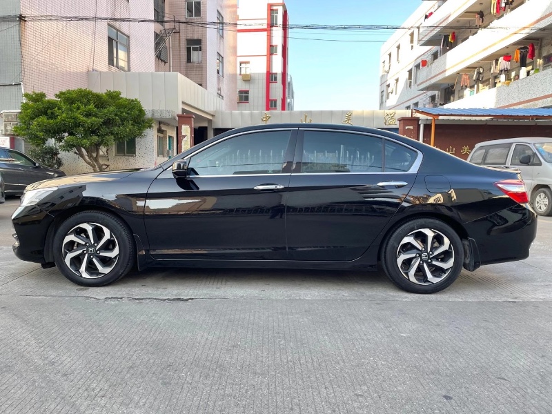 中山17年本田雅阁2