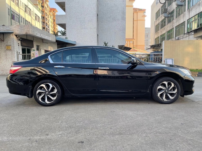 中山17年本田雅阁4