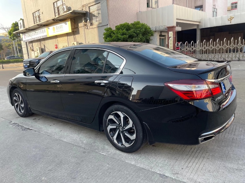 中山17年本田雅阁5