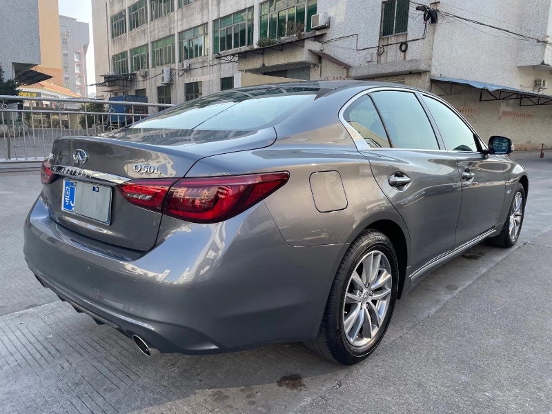 中山20年英菲尼迪Q50L5