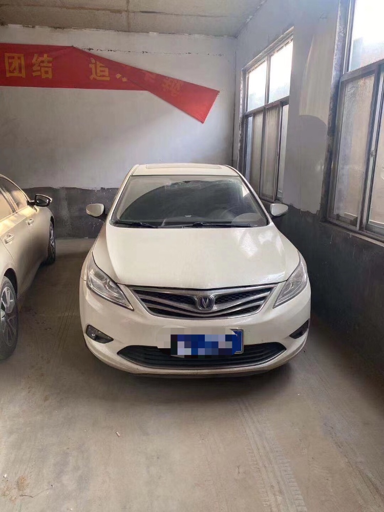 青岛14年长安汽车逸动4