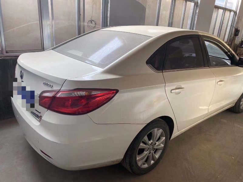 青岛14年长安汽车逸动2