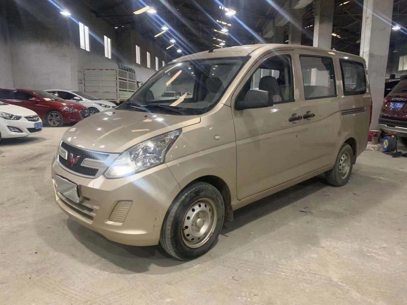 成都18年五菱汽車五菱榮光3