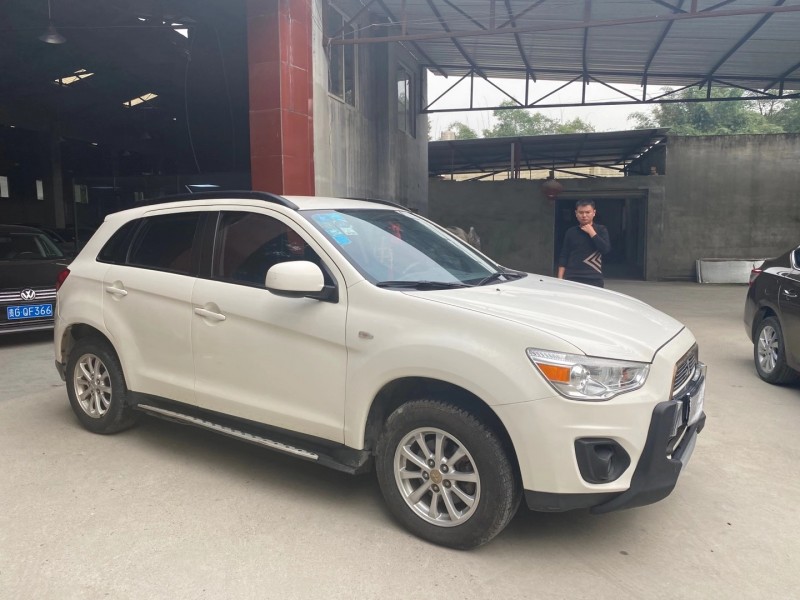 成都14年三菱劲炫3