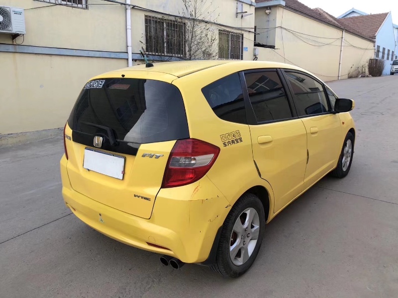 青岛12年本田飞度8