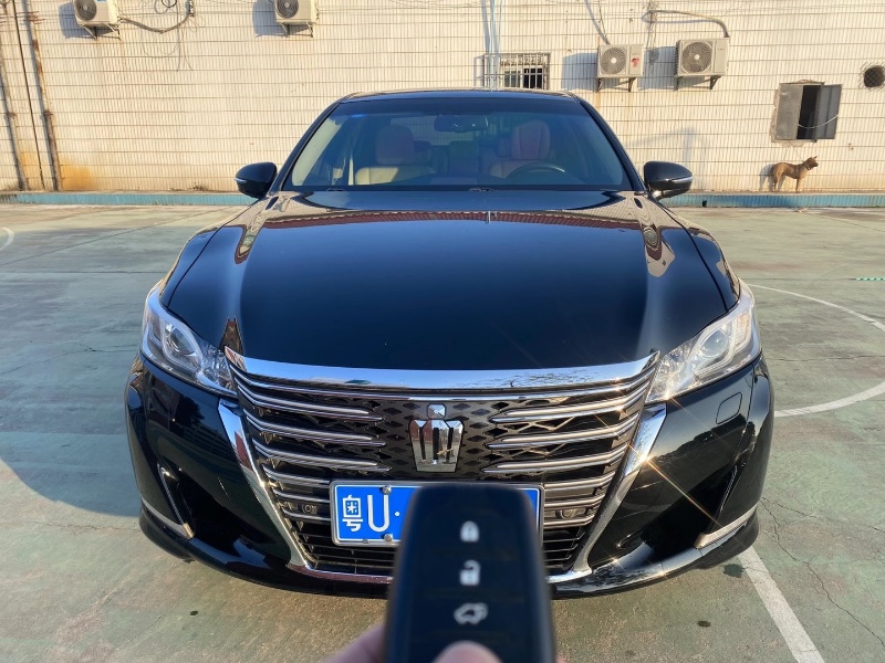 广州16年丰田皇冠1