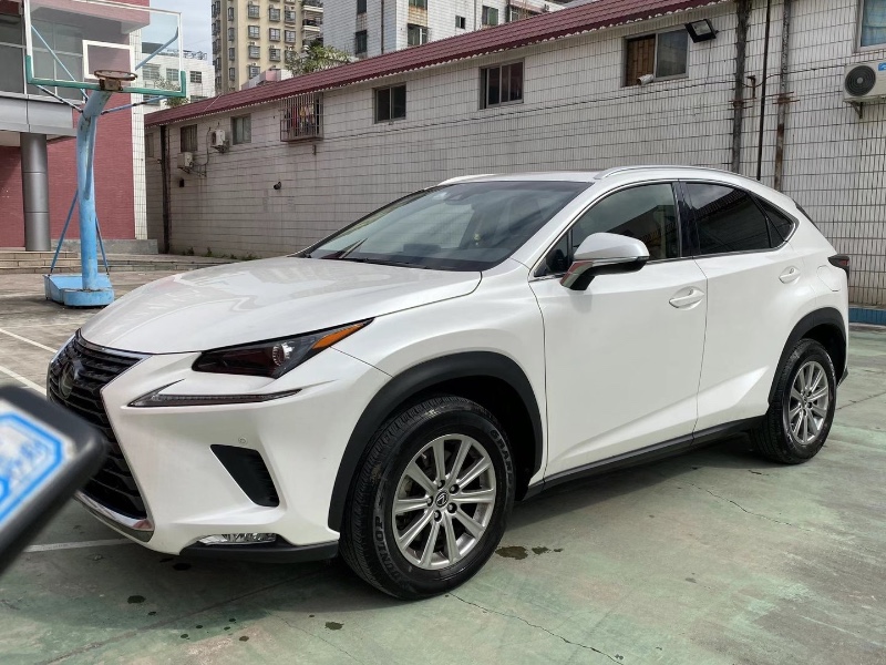 广州18年雷克萨斯NX2