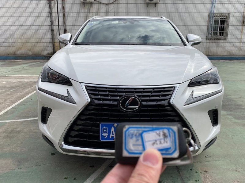 广州18年雷克萨斯NX1