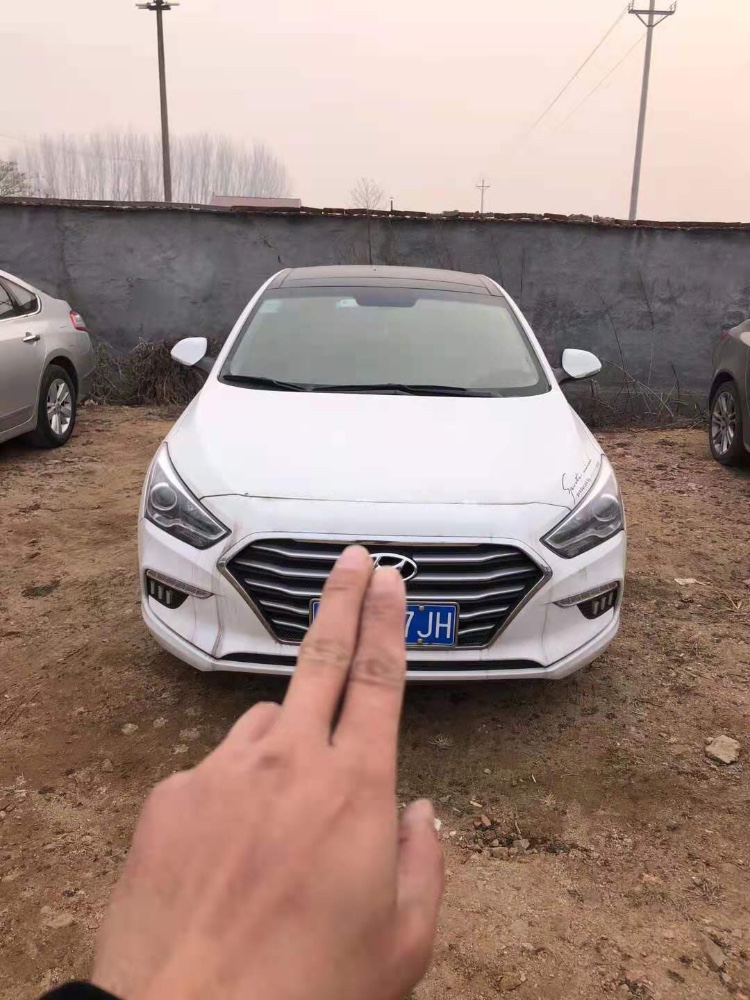 潍坊19年现代名图5