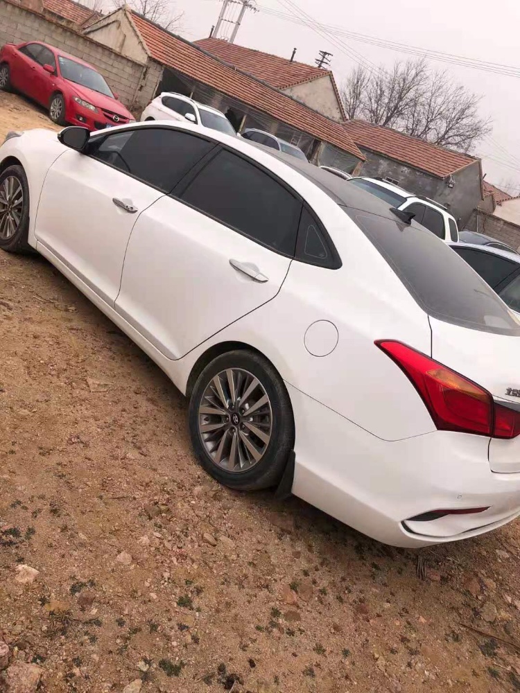 潍坊19年现代名图3