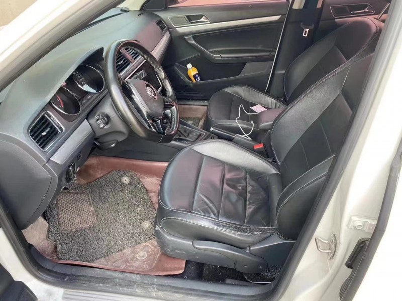 济南16年大众朗行7