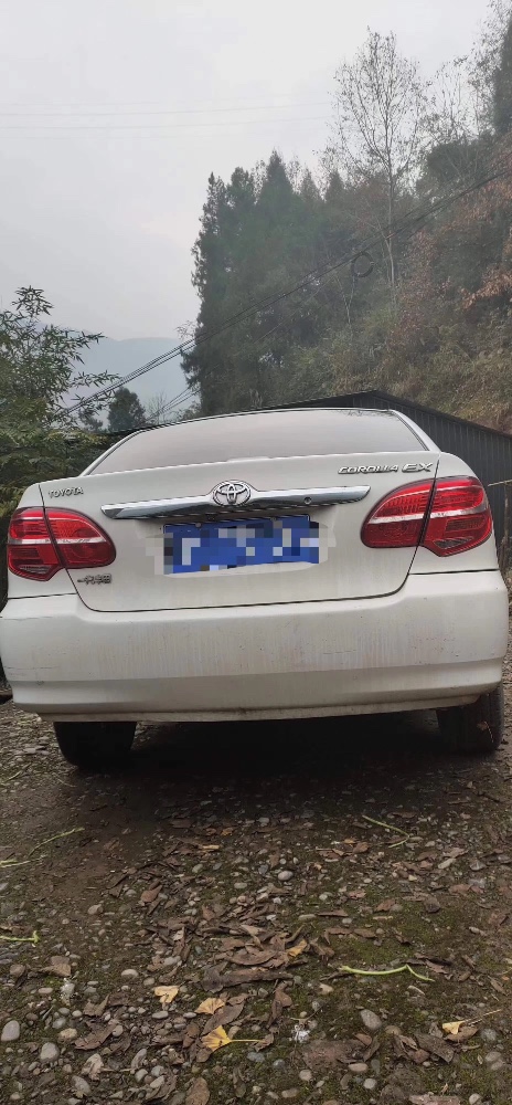 成都15年丰田花冠3