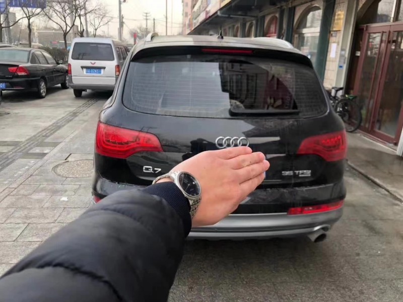 青岛13年奥迪Q75