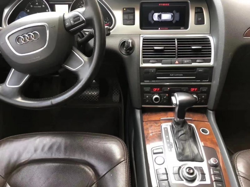 青岛13年奥迪Q78