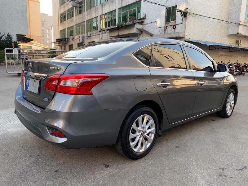 中山18年日产轩逸5