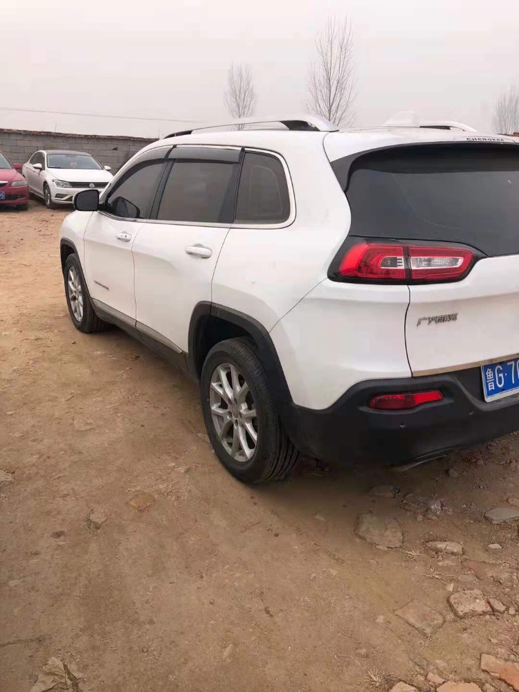 濰坊17年Jeep自由光3