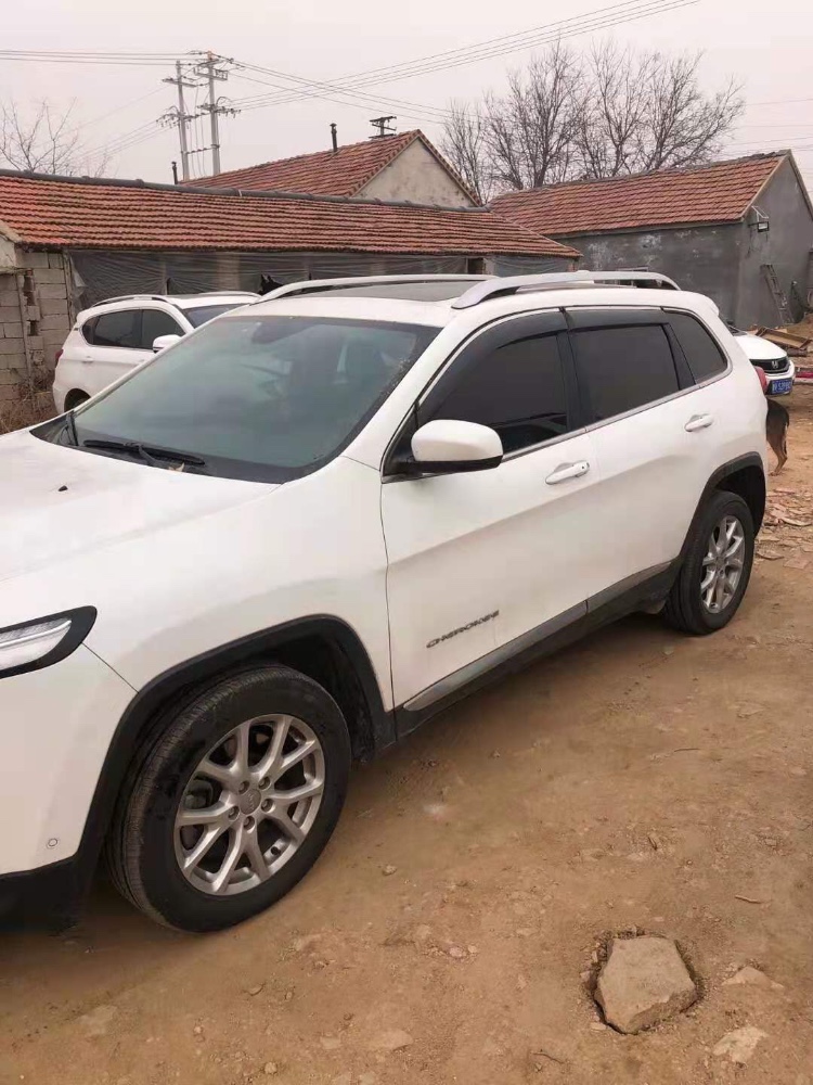 濰坊17年Jeep自由光2