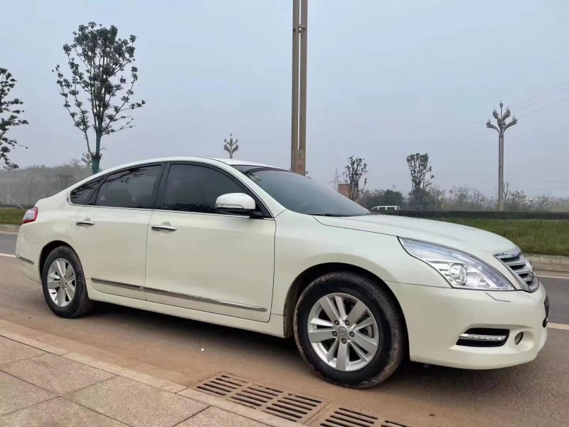 成都12年日产天籁2