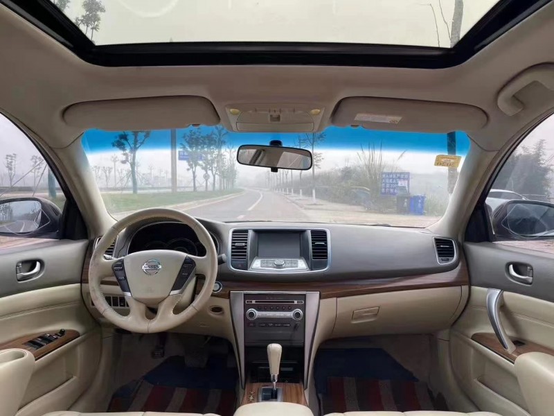 成都12年日产天籁5