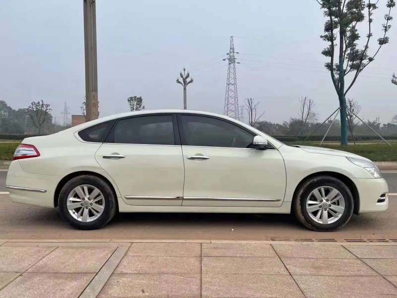 成都12年日产天籁8