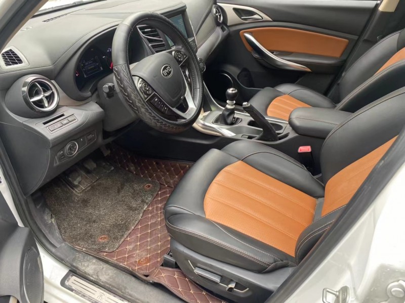 成都16年比亚迪宋5