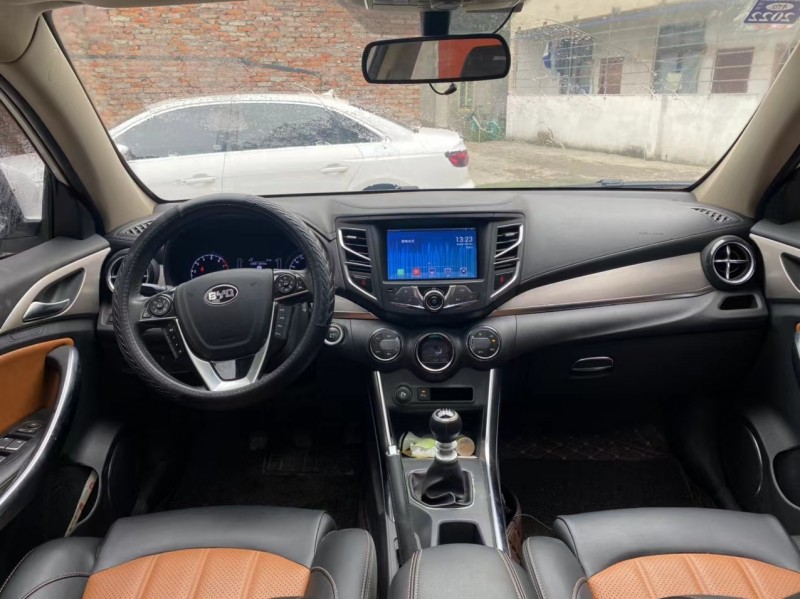 成都16年比亚迪宋4