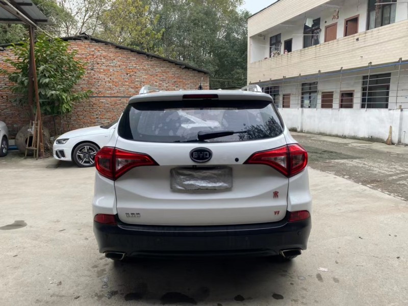 成都16年比亚迪宋1