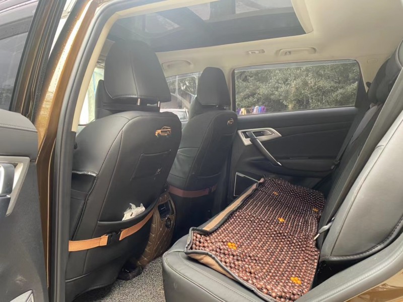 成都17年吉利博瑞3