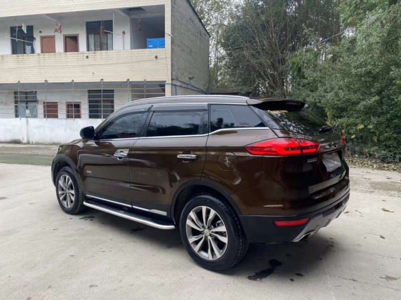 成都17年吉利博瑞7