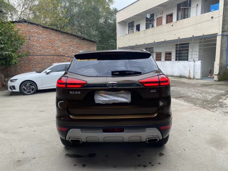 成都17年吉利博瑞8