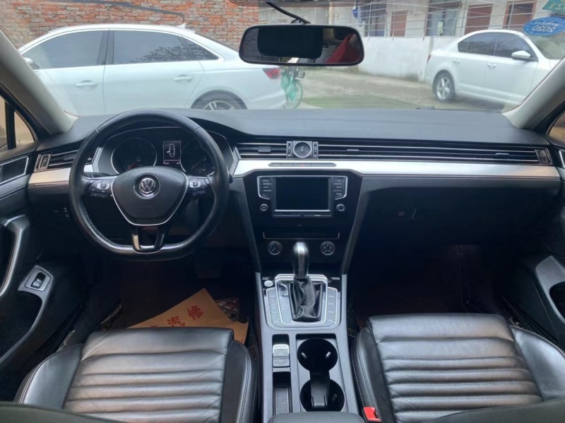 成都17年大众迈腾5