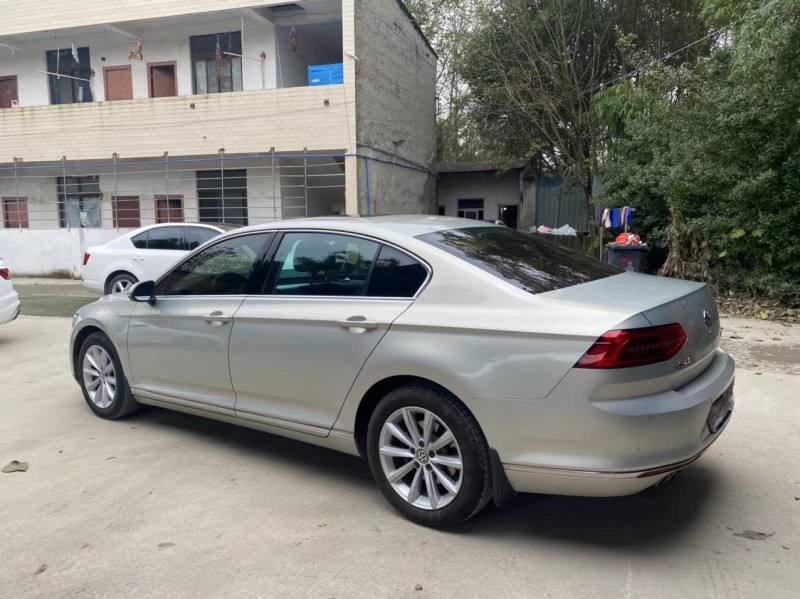 成都17年大众迈腾9