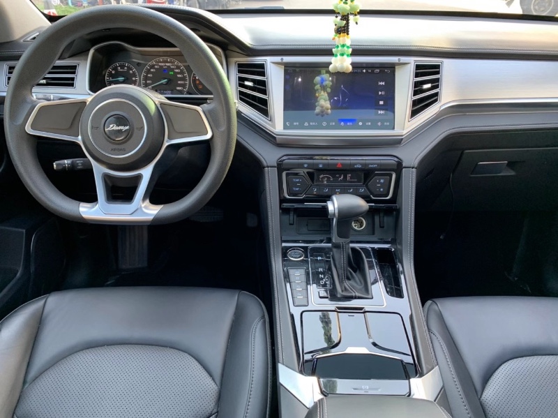 中山19年众泰大迈X77