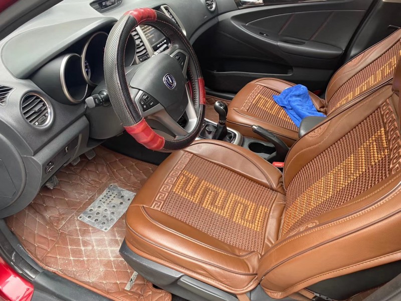 成都15年长安汽车逸动4