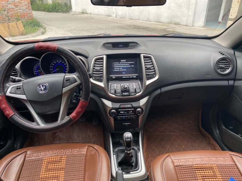 成都15年长安汽车逸动5