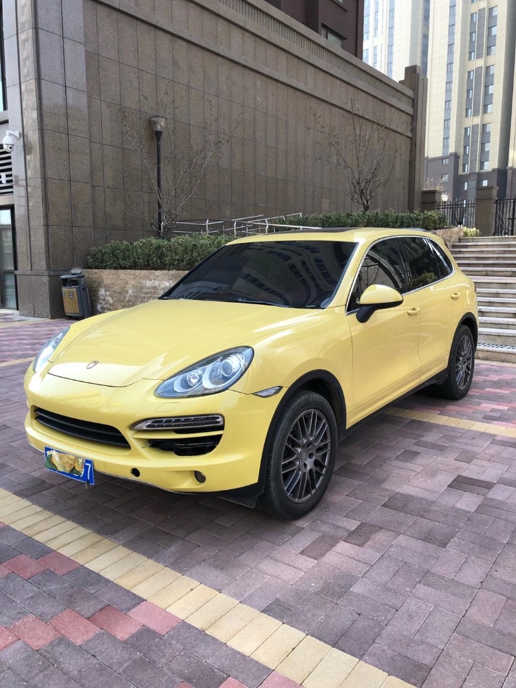 济南12年保时捷卡宴6