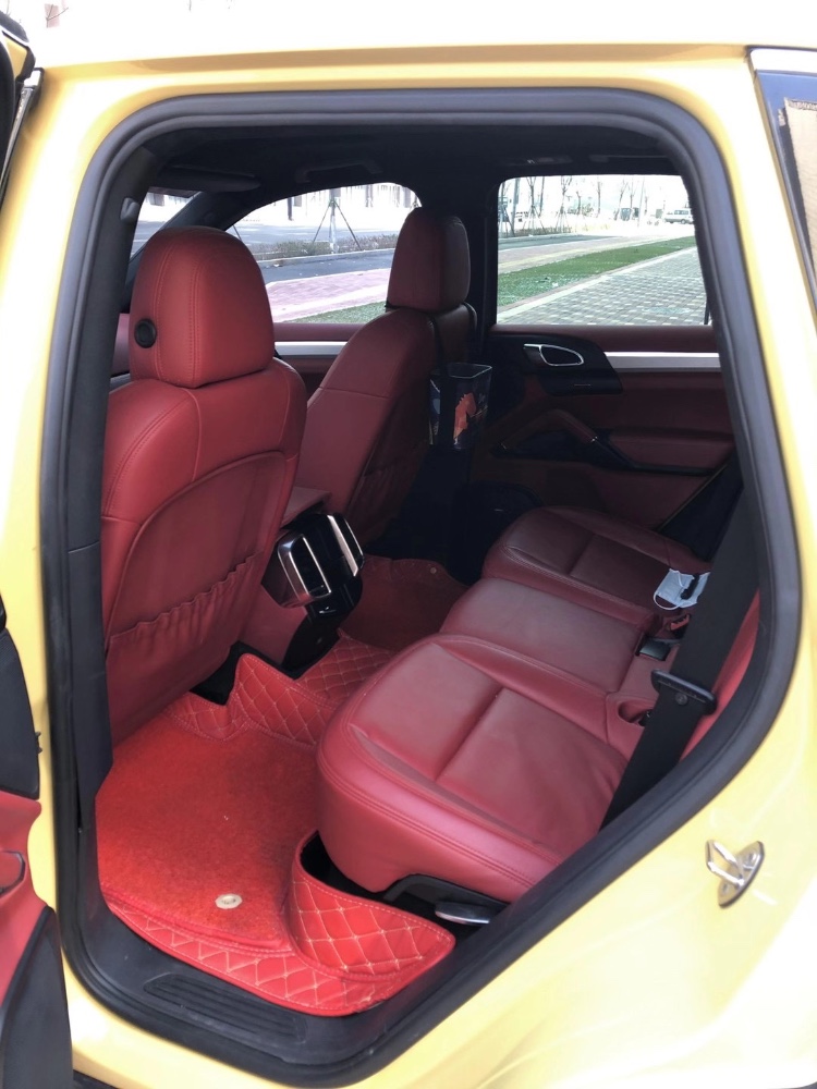 济南12年保时捷卡宴4