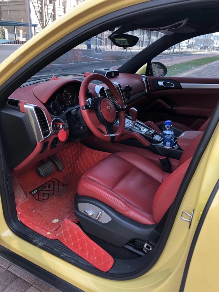 济南12年保时捷卡宴5