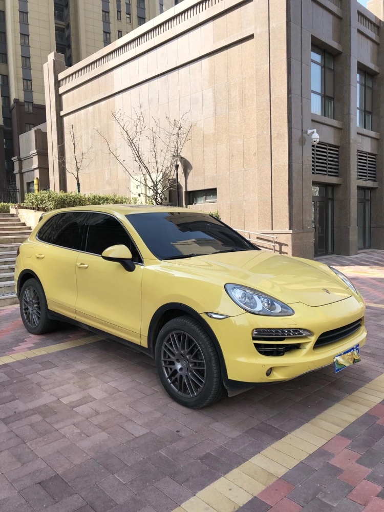 济南12年保时捷卡宴8