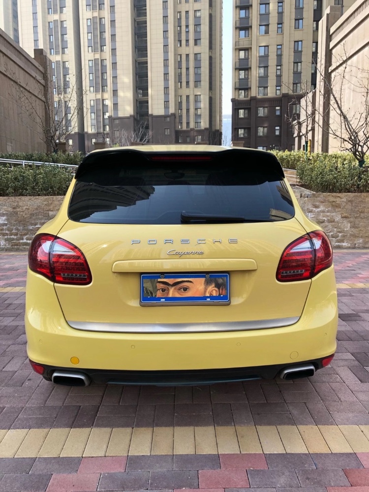 济南12年保时捷卡宴2