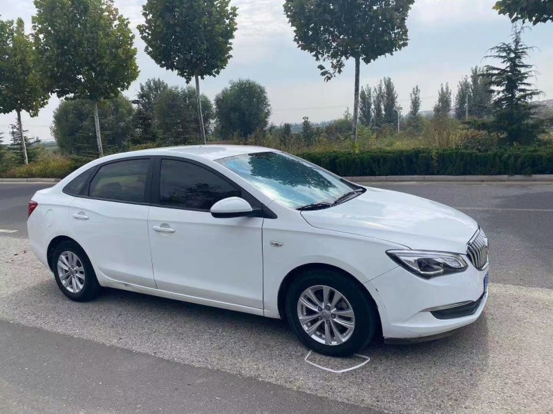 青岛16年别克英朗2