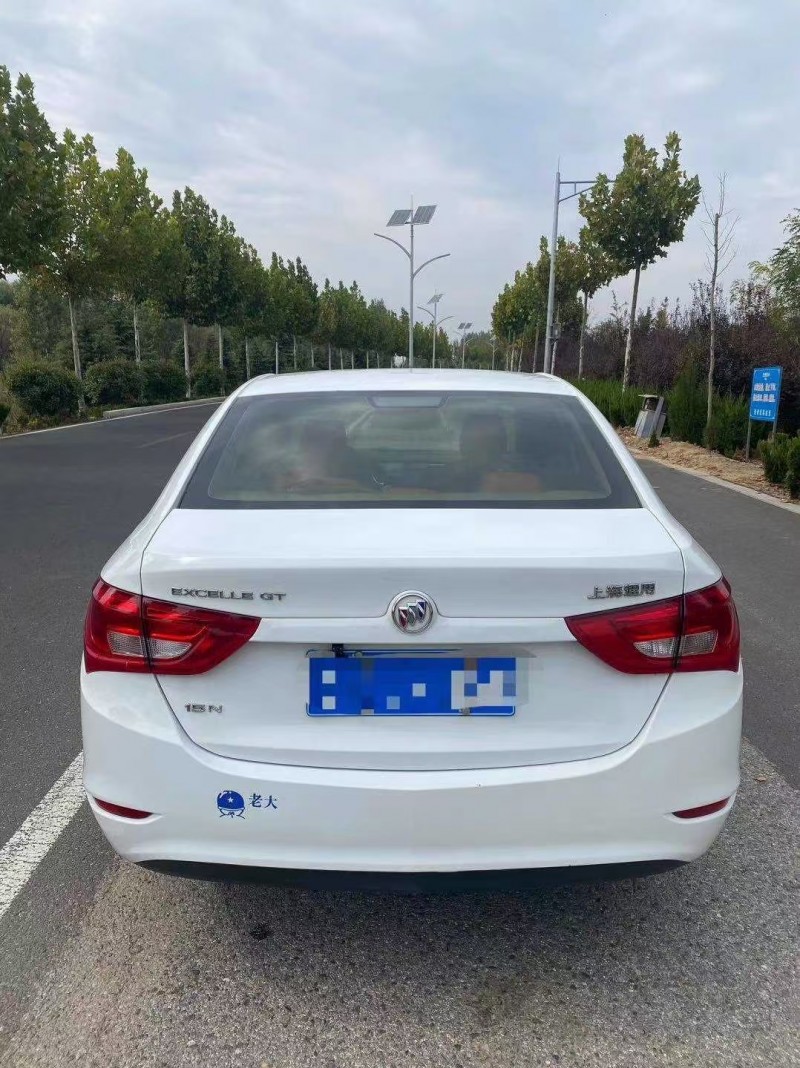 青岛16年别克英朗7