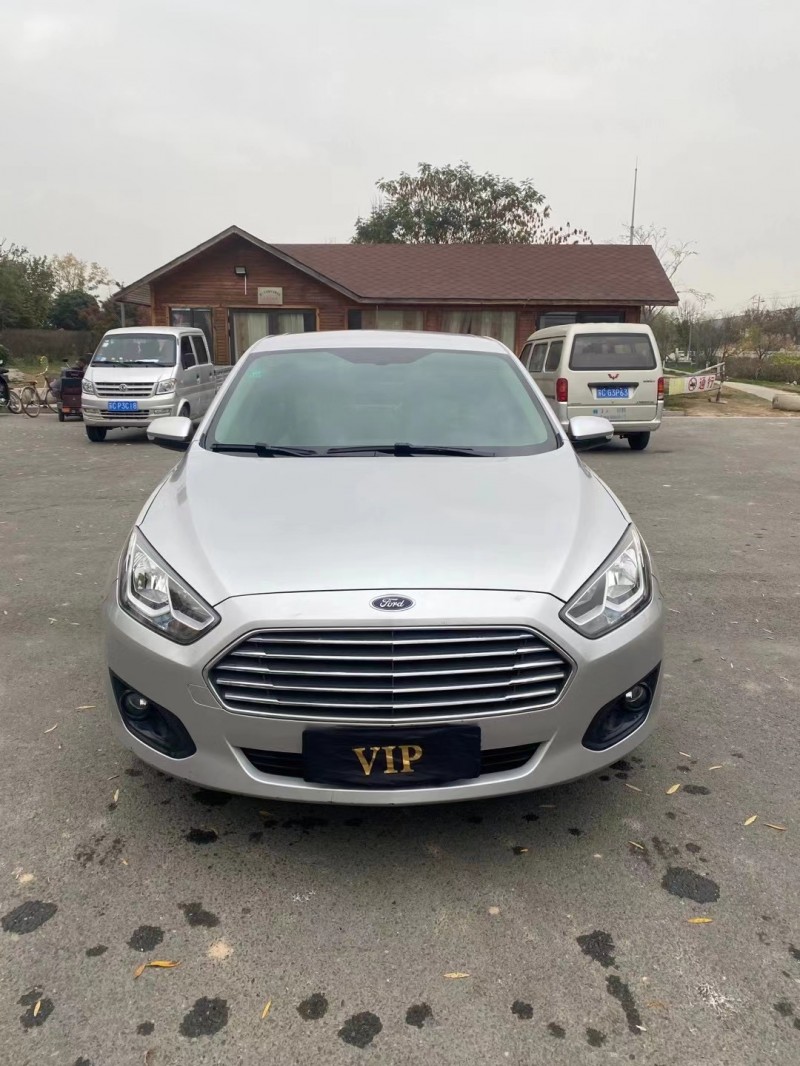 徐州17年福特福睿斯1