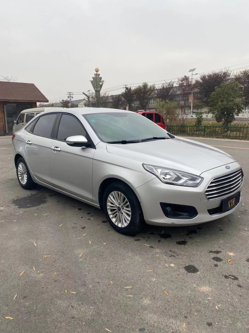 徐州17年福特福睿斯3