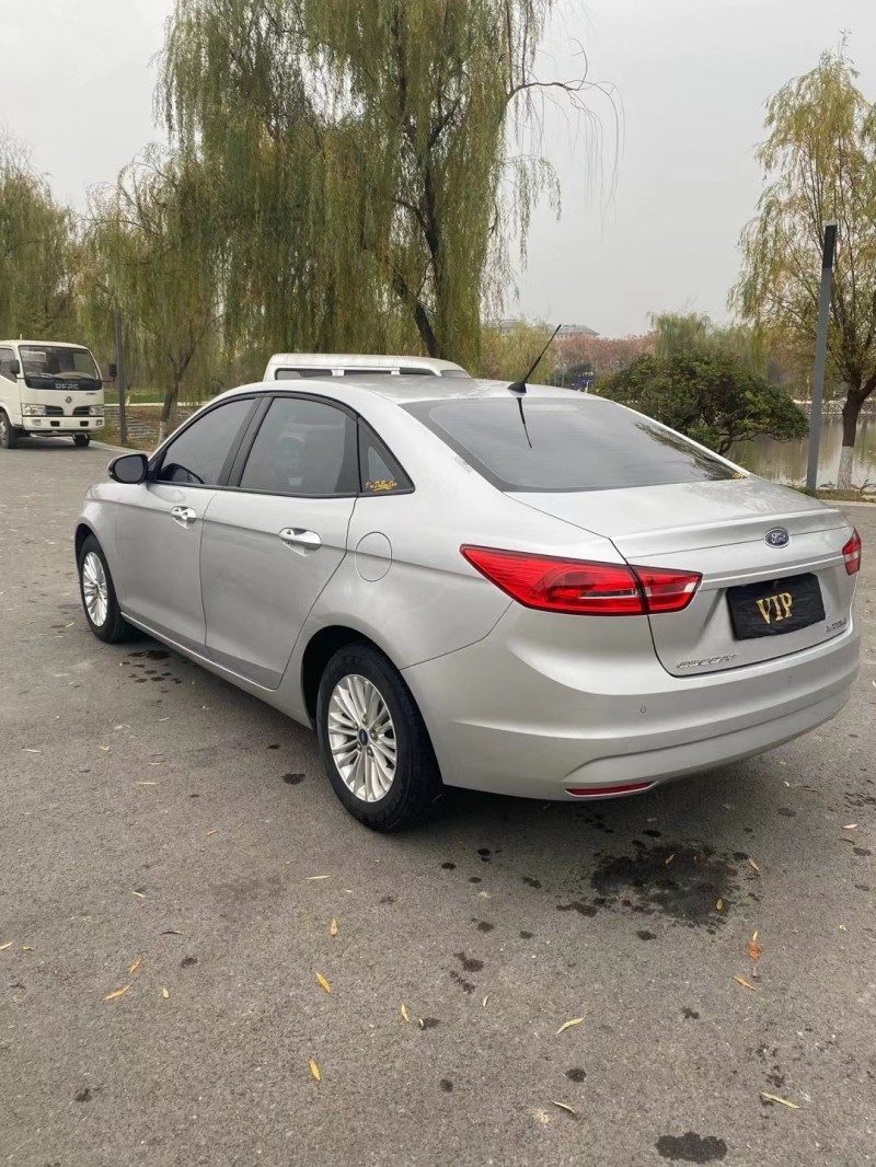 徐州17年福特福睿斯9