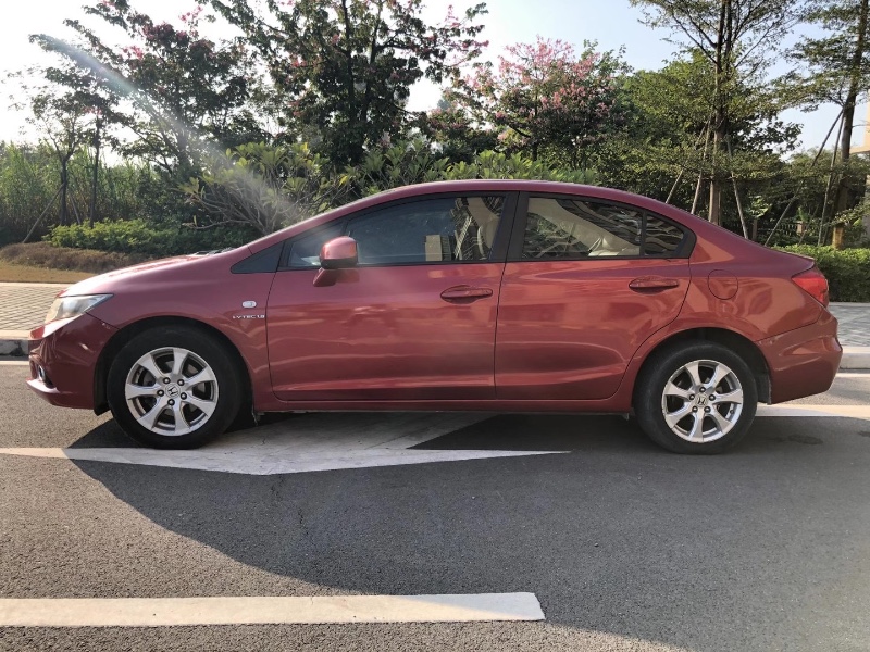 广州13年本田思域3