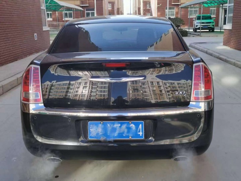 保定13年克莱斯勒300C2