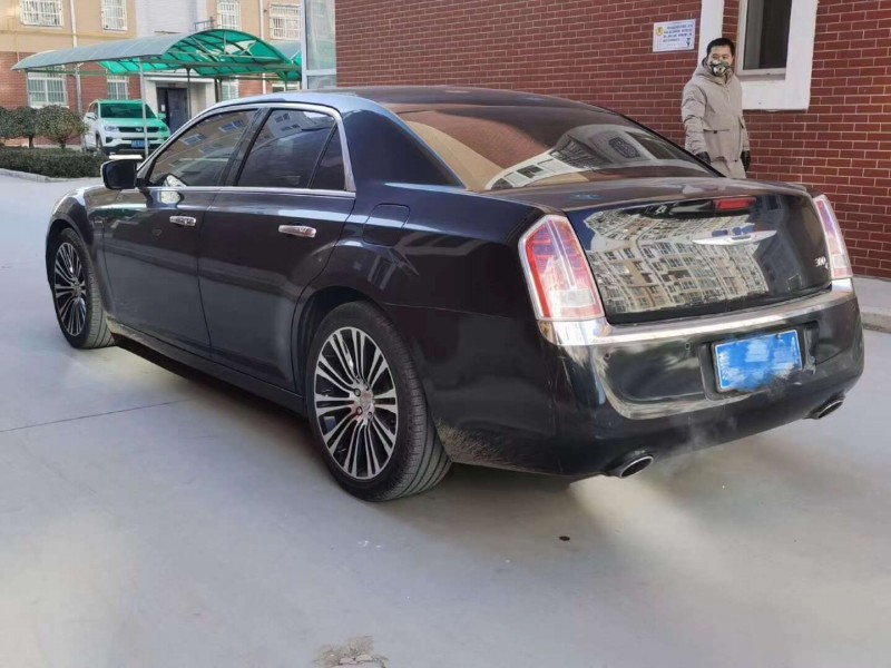 保定13年克莱斯勒300C5